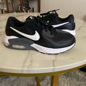 women’s nike air max shoes
